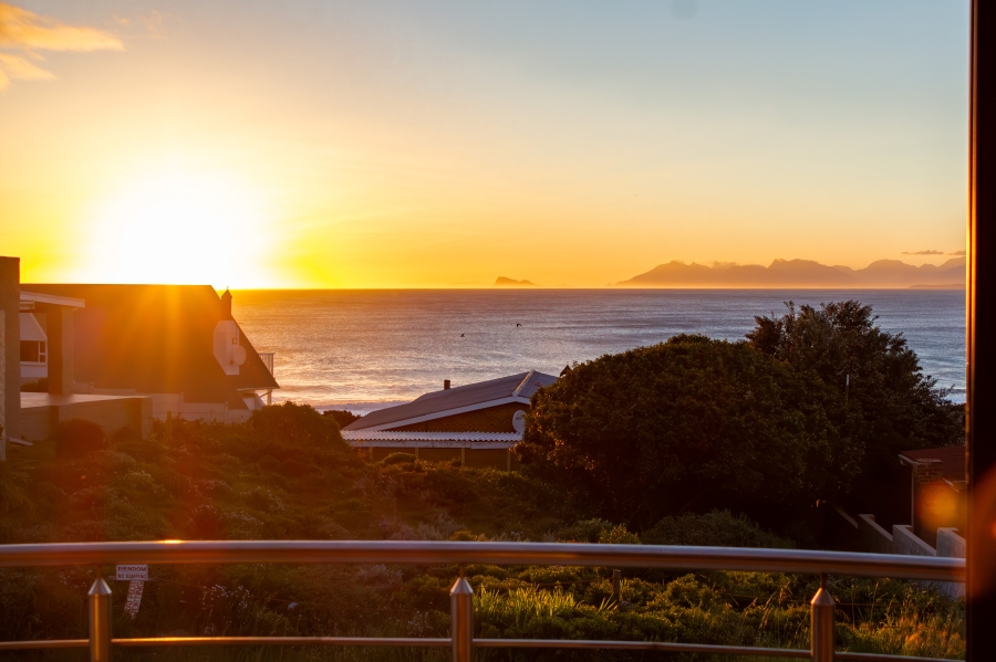 3 Bedroom Property for Sale in De Kelders Western Cape